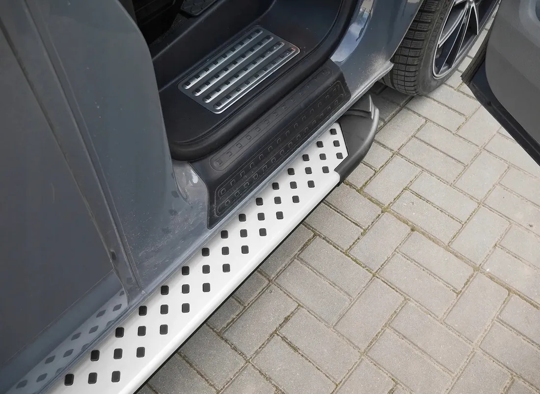 stopnie-boczne-progi-do-renault-alaskan-2016-stan-nowy