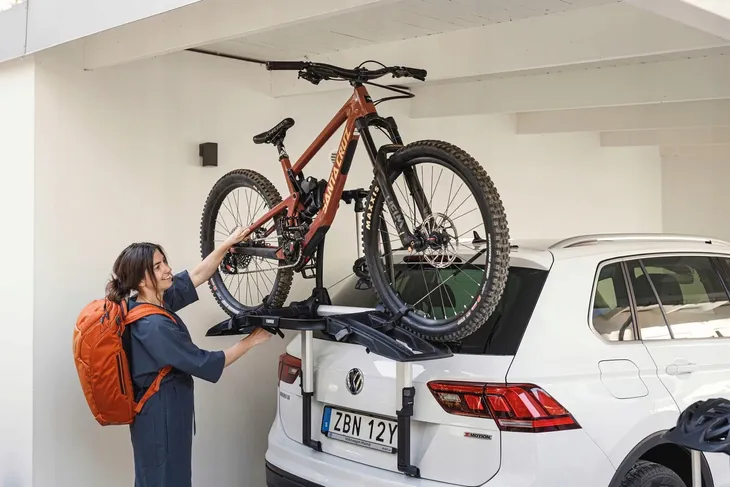 bagaznik-rowerowy-na-klape-thule-mini-cooper-2014-przeznaczone-dla-nadwozia-hatchback-kombi-sedan-van