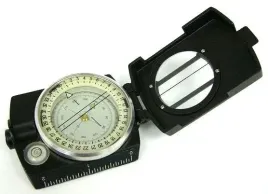 kompas-pryzmatyczny-precyzja