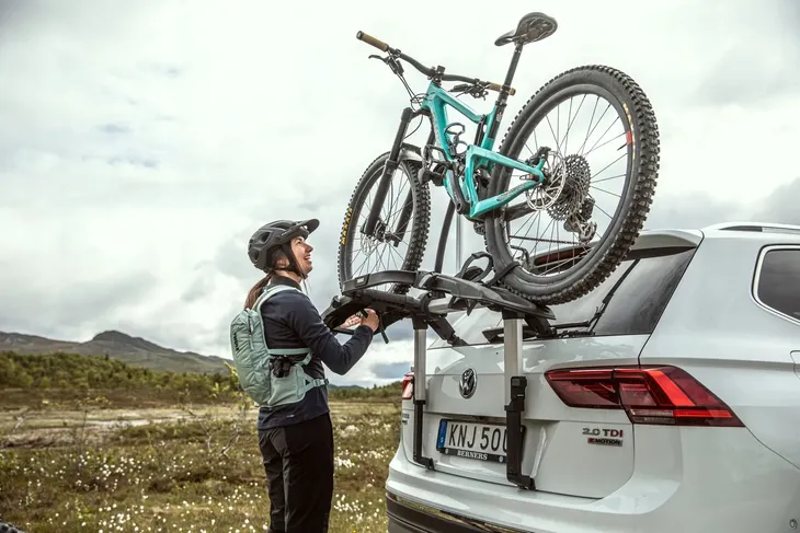 bagaznik-rowerowy-klape-thule-bmw-3-e90-e91-kombi-maksymalna-waga-roweru-15-kg