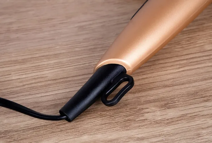 suszarka-do-wlosow-eldom-ht92-ika-zalaczone-wyposazenie-koncentrator