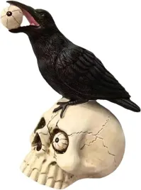 kruk-na-czaszce-figurka-halloween-dekoracja-domu-horror