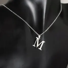 srebrny-lancuszek-z-literka-m