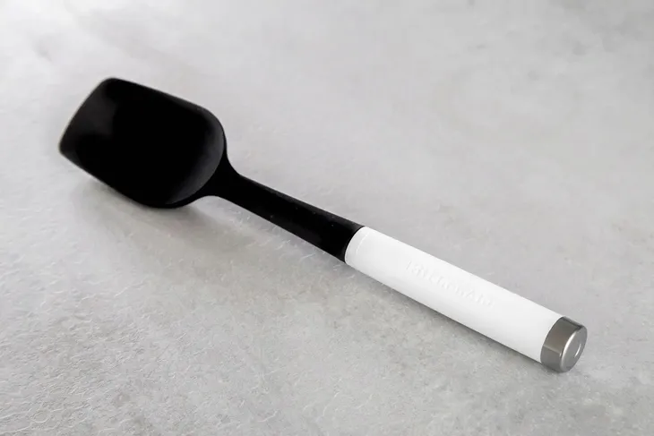 kitchenaid-lyzka-kuchenna-classic-white-material-nylon