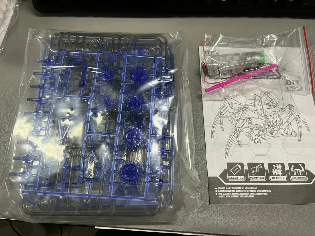 ag211e-robot-pajak-model-do-skladania