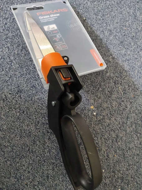nozyce-do-trawy-gs42-fiskars-servosystem-zawiera-baterie-nie