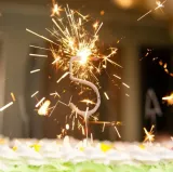 swieczki-cyferki-cyferka-na-tort-zimne-ognie-zloto-numer-3-stan-nowy