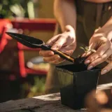 lopatka-do-wysiewu-fiskars-solid-do-siewu-marka-fiskars