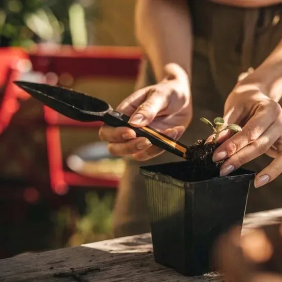 lopatka-do-wysiewu-fiskars-solid-do-siewu-stan-nowy