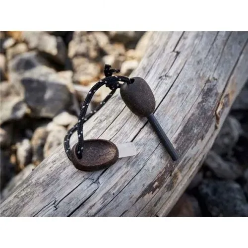 krzesiwo-light-my-fire-bioarmy-cocoshell-2111001210-cechy-dodatkowe-gwizdek-ratunkowy