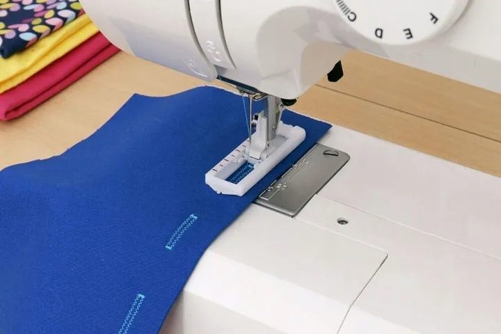 maszyna-do-szycia-janome-juno-e1015