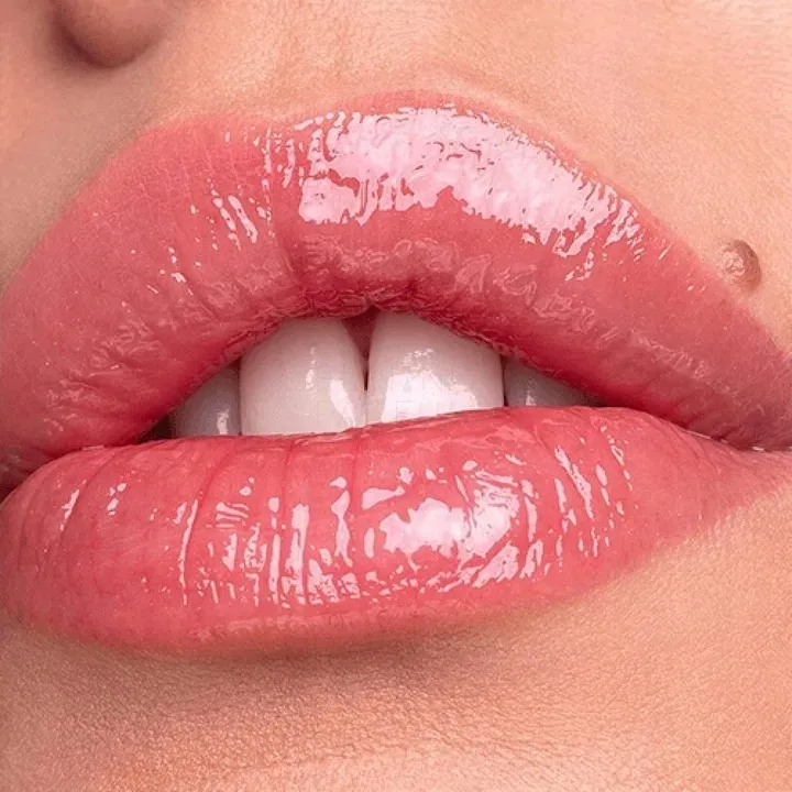 blyszczyk-do-usta-z-kolagenem-mega-blask-makeup-obsession