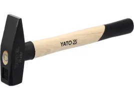 mlotek-slusarski-800g-trzon-drewniany-yato