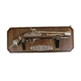 dlugi-pistolet-kapiszonowy-na-zawieszce-warg-17