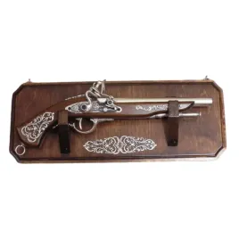 zdobiony-pistolet-skalkowy-na-zawieszce-warg-2
