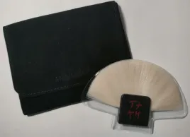 annayake-pinceau-eventail-pedzel-miotelka-roz-puder-rozswietlacz