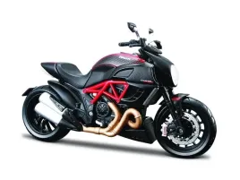 maisto-model-motocykl-ducati-diavel-carbon-31101-motor