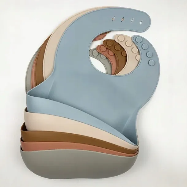 simed-sliniak-silikonowy-z-kieszonka-slon-kolor-odcienie-szarosci-i-srebra