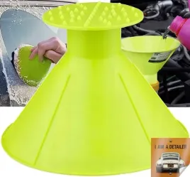 stozkowa-skrobaczka-do-szyb-samochodowych-plastikowa-2w1-lejek-do-plynow