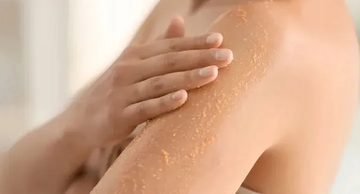 farmona-cukrowy-peeling-do-ciala-i-stop-waniliowy-500g-skora-sucha-szorstka-marka-farmona