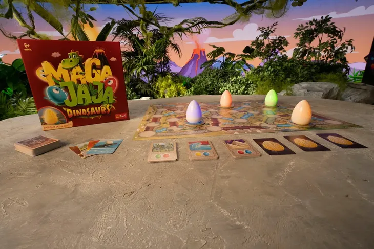 magajaja-dinosaurs-trefl-projektant-trefl