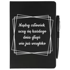 czarny-notatnik-dlugopise-madry-uczy-sie-codziennie-dla-nauczyciela-wzory