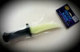 noz-swiecacy-w-ciemnosci-halloween-przebranie