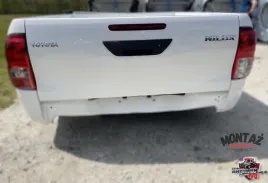 burta-klapa-bagaznika-paki-toyota-hilux-2015