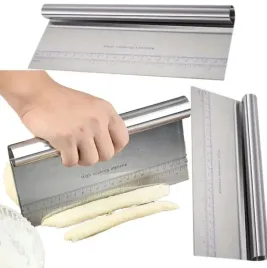 profesjonalna-skrobka-do-tortu-22-cm-szpatula-packa-do-wygladzania-kremu