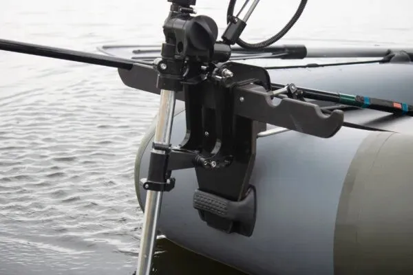 mocowanie-do-silnika-pontonu