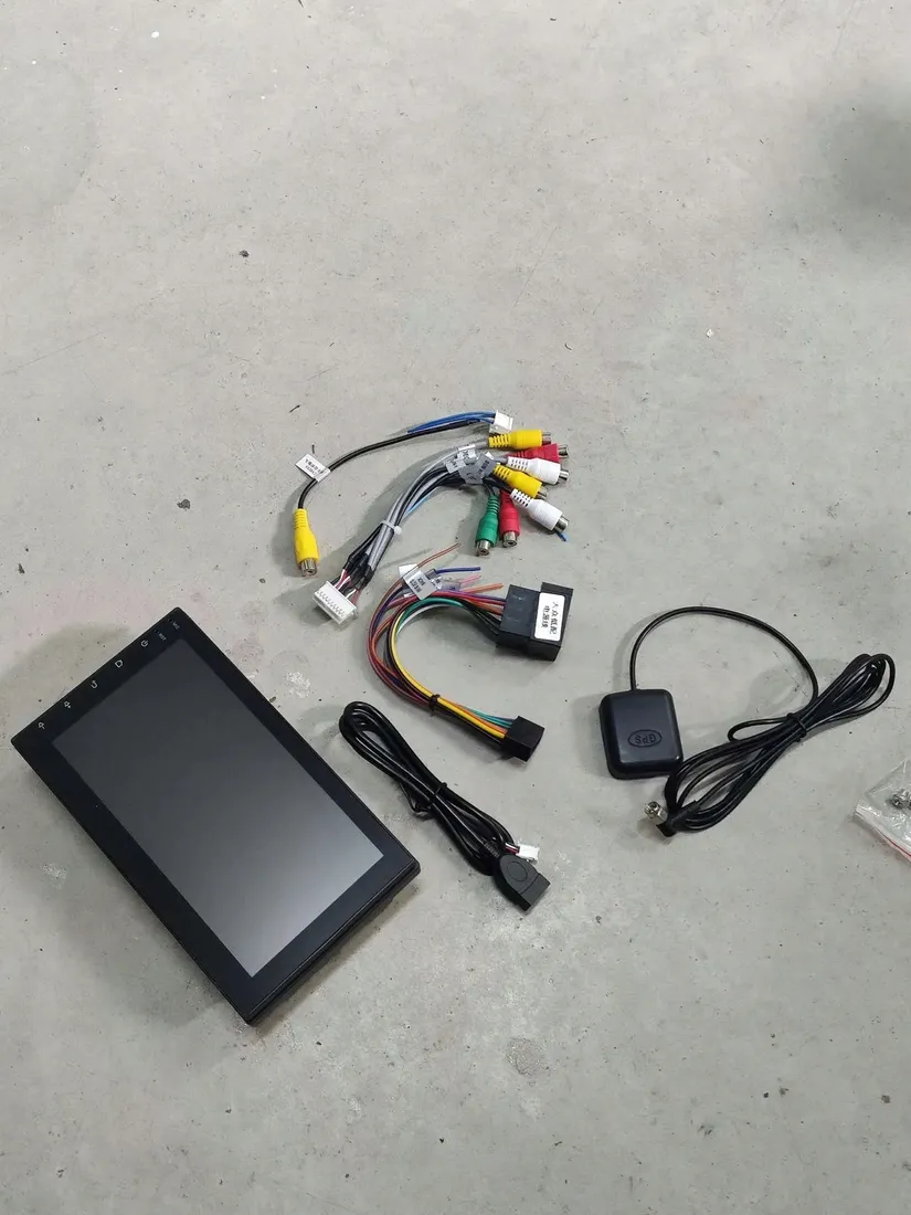 radio-samochodowe-z-ekranem-dotykowym-gps-bluetooth-usb-multimedia