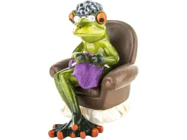 figurka-babcia-zaba-na-fotelu-na-dzien-babci