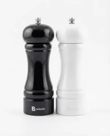 zestaw-drewnianych-mlynkow-do-soli-i-pieprzu-brunbeste-czarno-bialy-2-szt
