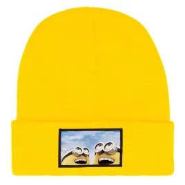 czapka-beanie-zimowa-ciepla-zolta-dla-dzieci-z-motywem-gru-rozne-wzorow