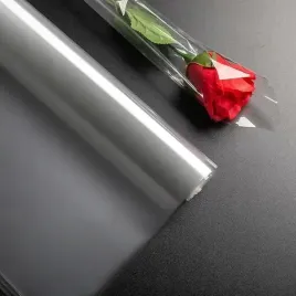 celofan-folia-pakowanie-prezentow-w-rolce-kosze-prezentowe-kwiaty-upominki