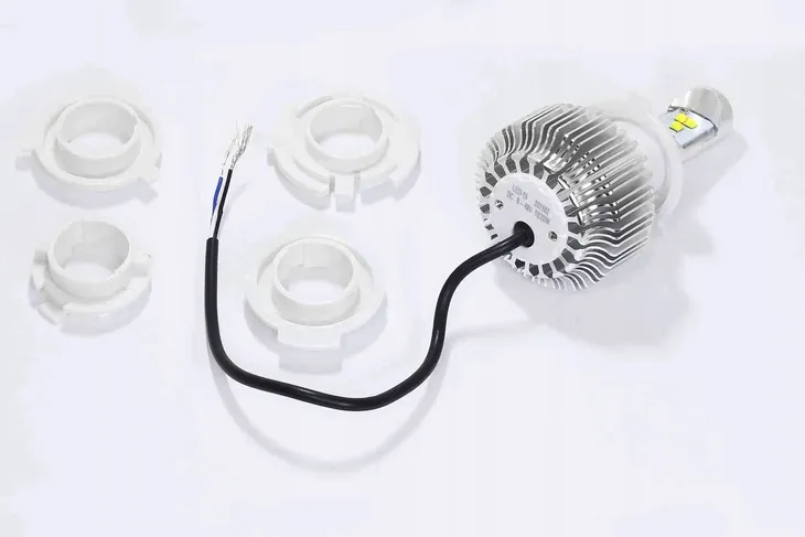 zarowka-12v-c6-20w-6000k-led-waga-z-opakowaniem-2-kg