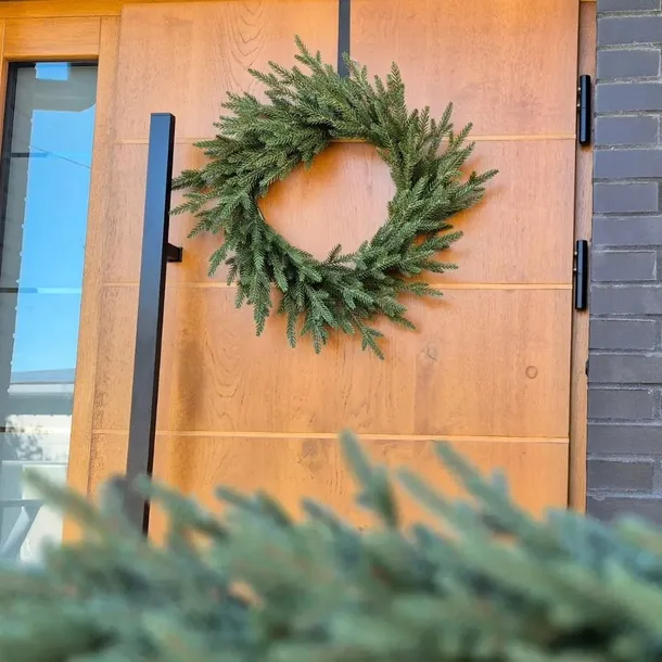 girlanda-swierk-3-metry-100percent-pe-300-cm-dluga-gesta-jak-naturalna-balustrada-kolor-zielony