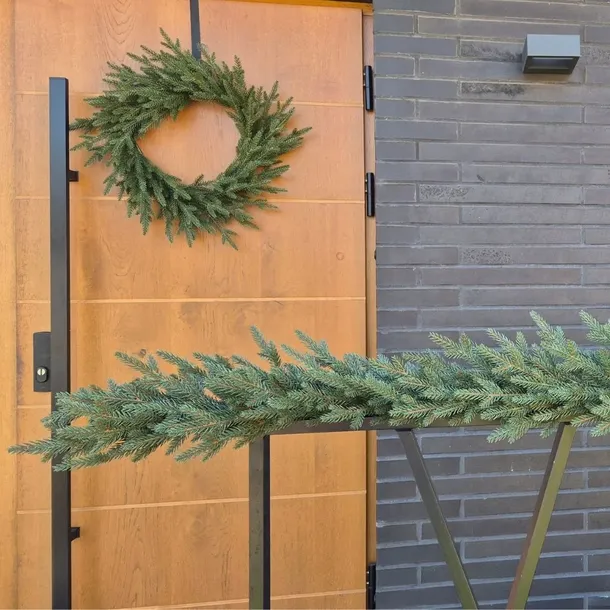 girlanda-swierk-3-metry-100percent-pe-300-cm-dluga-gesta-jak-naturalna-balustrada-wysokosc-cm-wyzsze-niz-250-cm