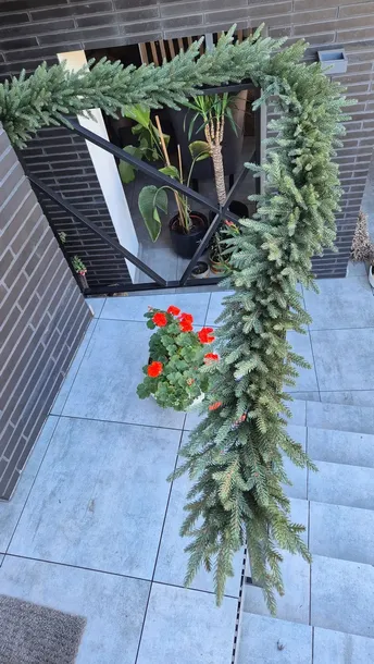 girlanda-swierk-3-metry-100percent-pe-300-cm-dluga-gesta-jak-naturalna-balustrada-wysokosc-maksymalna-300-cm