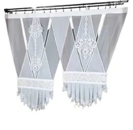 firanka-panelowa-biala-z-dekorem-110x135-woalowa-v-ka-z-azurem