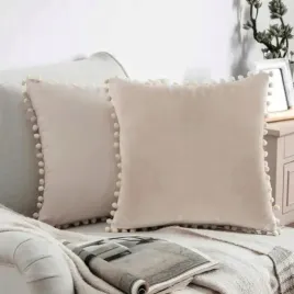 stylowa-bezowa-poszewka-welur-pompony-prezent-40x40-boho-ozdoba-wnetrza