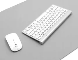 bezprzewodowa-klawiatura-mysz-i-mac-book-1466