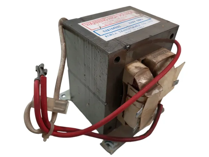 transformator-z-mikrofali-c2b70450c-korea-stan-powystawowy