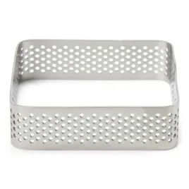 perforowany-kwadratowy-pierscien-do-wypiekow-o-wymiarach-7x7cm