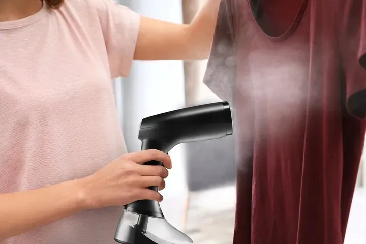 parownica-do-ubran-zelazko-parowe-regulacja-pary-7-dysz-czarna-380ml-2000w-stan-nowy