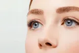 eyelid-cleaner-chrissanthie-stan-nowy