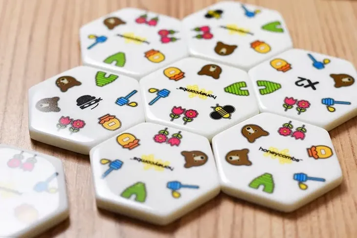 gra-honeycombs-plastry-miodu-projektant-dave-clarke-iv