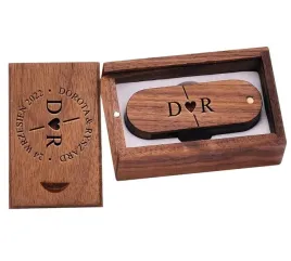 drewniany-pendrive-w-pudelku-grawer-logo-32-gb
