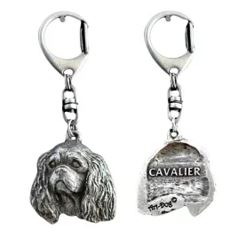 cavalier-king-charles-spaniel-i-posrebrzany-brelok-do-kluczy-z-psem-w-pud