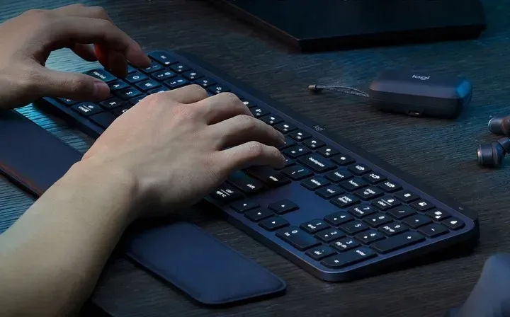 klawiatura-logitech-mx-keys-s-kod-producenta-920-011587